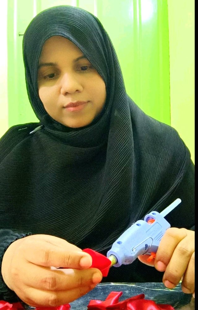 PEOPLE: Marosheege rahttehinnah hadhaidhin mi maathah, miadhu mulhi raajje ah!