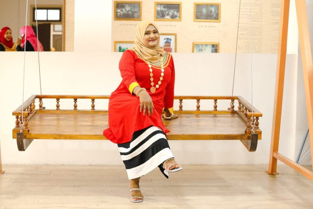 PEOPLE: Rish beynunvanee ageh noon, hinithun vumeh!