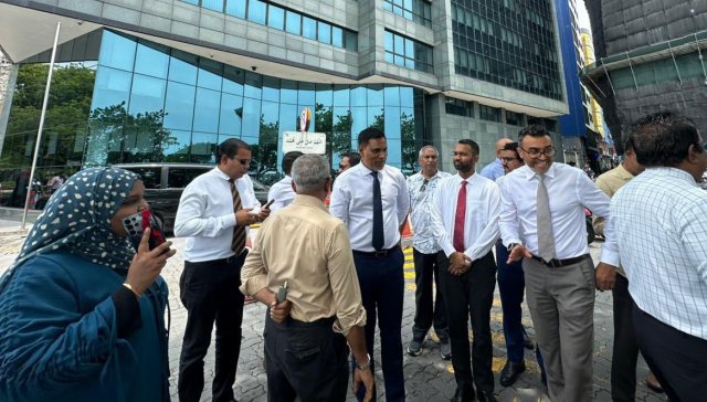 2 vana faharah dhiumun ves MDP memberunnah Governor aa bahdhalu nuvi