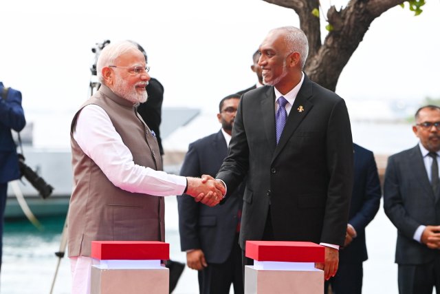 Raajjeygai dhuvvaa India helicopter thakuge ebbasvun aa koffi
