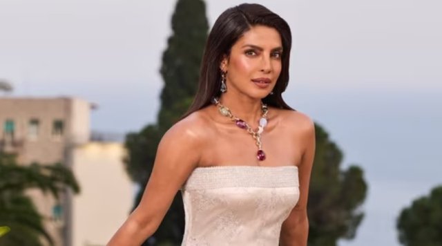 Bollywood ge varugadha enburi aumakah Priyanka thahyaaru vanee?