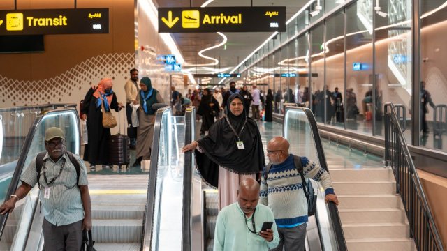 Aa terminal gai kein buimuge khidhumai dhey than than Costa coffee hingaa kunfunyah dhenee