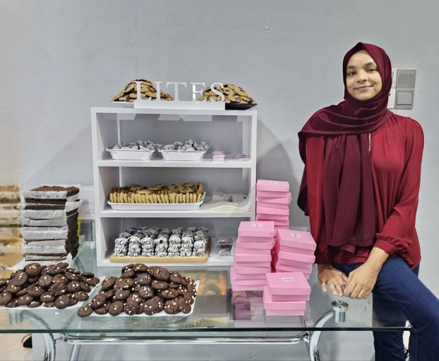 PEOPLE: Afage dhiri ulhumah foni meerukan genesdhinee brownie eh!