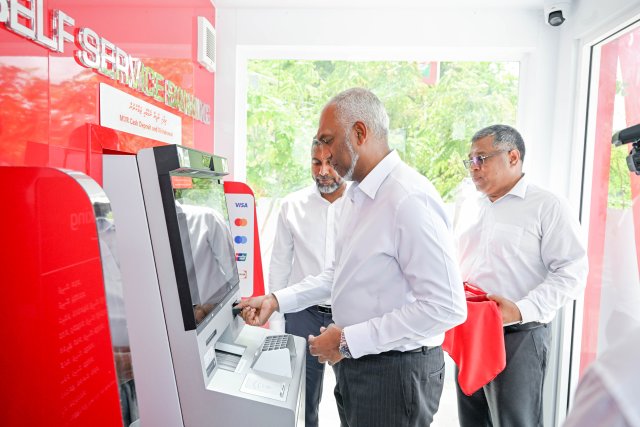 AA. Atholhu ge meehun dhiriulhey hurihaa rasheh gai ATM hidhumaiy gaaimu koffi