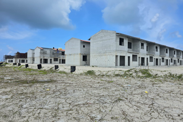 Thinadhoo row house thakah kurimathilumuge furusathu housig ministry in hulhuvaalaifi