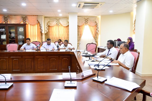 Sirru committee gai kuri ah gendhanee Usham fonuvi comment thakaa gulheygothun vaahaka dhekkun!