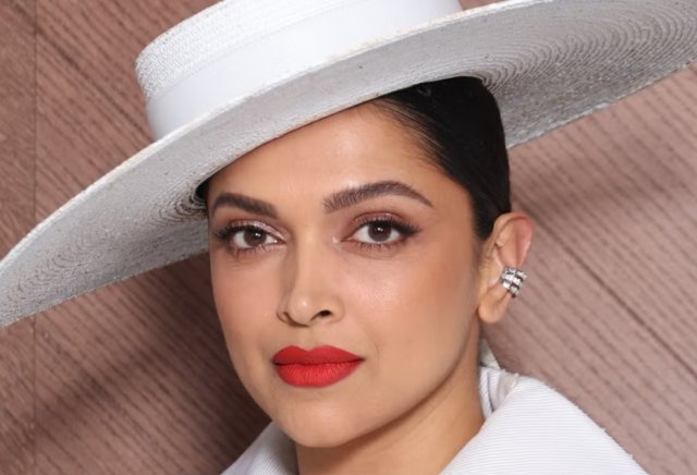 Deepika ge film thakun eyna ah enme haassa film akee mi'ee!