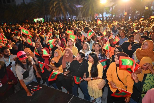 Fuluhun huraselhumaa eku muzaaharaa ninmaalaifi