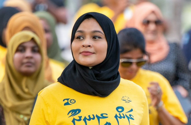 Kandoodhoo miruhun spray thayyaaru koh jahaane kamah bunumun Zaya hayyaru koffi