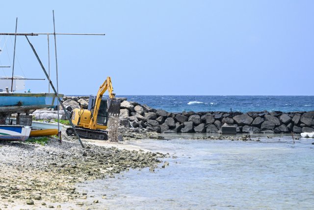 Bandharu fun kuran kuda excavator eh beynun kuraathee Yameen faadu vidhaalhuvejje