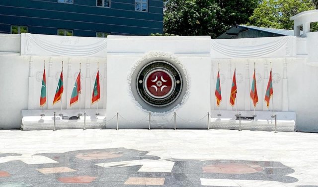 Kan'di aai badin hamalaa dhin dhuvas faaithu vejje, miadhuge haalathu varah thafaathu!