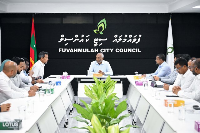 Raees Muizzu ge bahdhaluvun fuvahmulak baeh councilor in boycott koffi