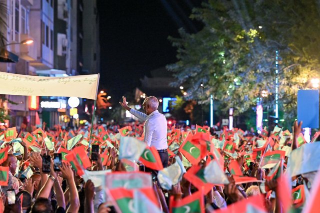 Faisa ah meehun jalsa ah genes eiee oiy thaaeedhu kamah dhekumaki moyakameh: Iyaz