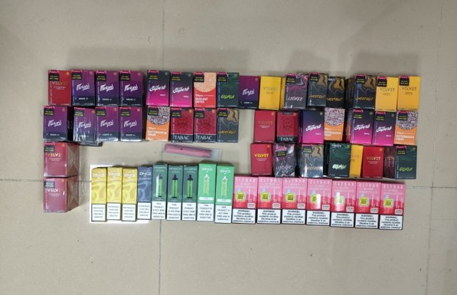 Vape ge viyafaari kuraa thanthanun gina adhadheh ge vape aai cartridge athulaigenfi 