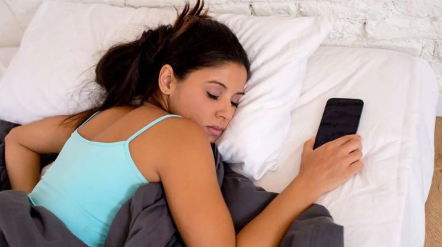 Nidhaa iru kaireegai phone beyhvun huhtaalan jehey!