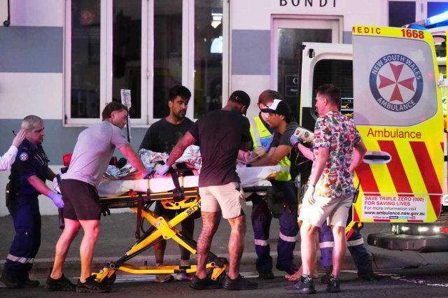 Sydney Bondi beach gai badi jehi haadhisaa gai 15 meehun maruvi, badi jehee dhebafain