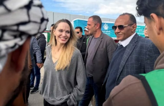 Gaza ge Rafah border ah Angelina ge ziyaaratheh!