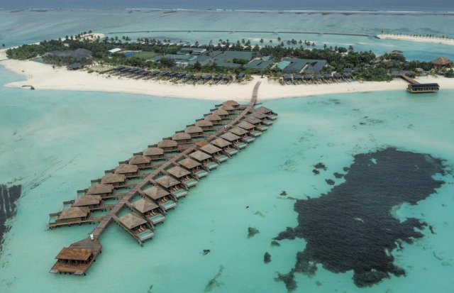 Crown and Champa ge huriha reaort eh ge muvazzafun ge musaara dollar in dhenee