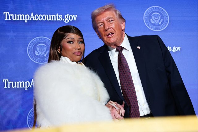 Nicki Minaj ah Trump ge gold visa card dheefi