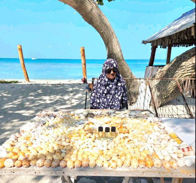 PEOPLE: Dhiffushin fauziyya heyni kaashi theyo Europe ah!