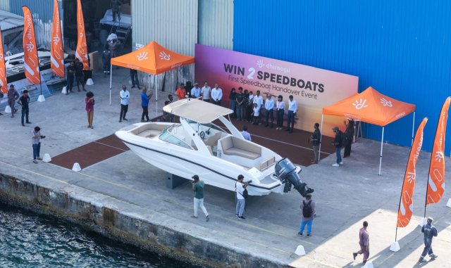 Dhiraagu in dhey furathama boat Saeed ah, 2 vana boat libeynee kaakah?