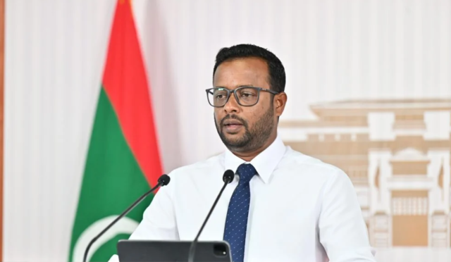 Male gai kudhi thanthankolhugai dhiriulhey meehun ehen thanakah badhalu kuranee