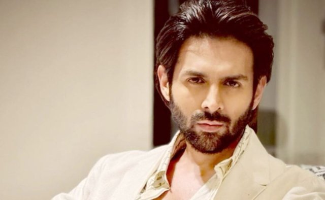 Karthik akee ekaniveri eh kamah eyna bunee keehve?