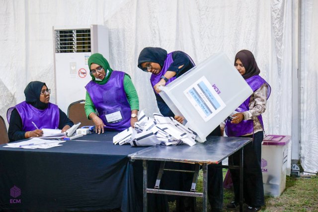Dh. meedhoo ge foshi alun gunumun council ge raeeskan libunee MDA ah