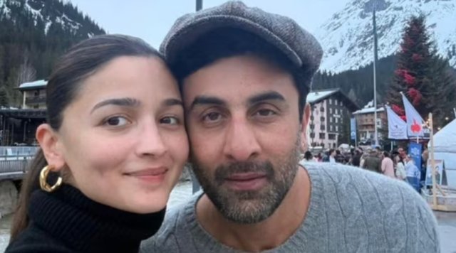 Kaiveneege aharee dhuvas faahaga kuran Ranbir aai Alia Switzerland gai! 