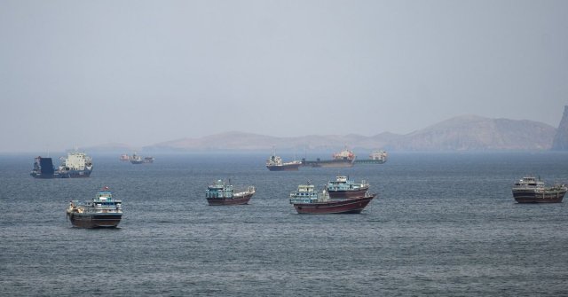 America ge navy in boat thakah dhin hamalaathakugai aammunge fas meehun maruvi: Iran