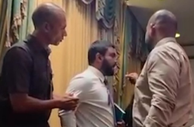 Dhanvaru gadeegai anhen muvazzafakaa Muizzu gulhi kamah bunumun Shahzan nerelaifi