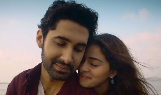 Laksh aai Ananya ge 