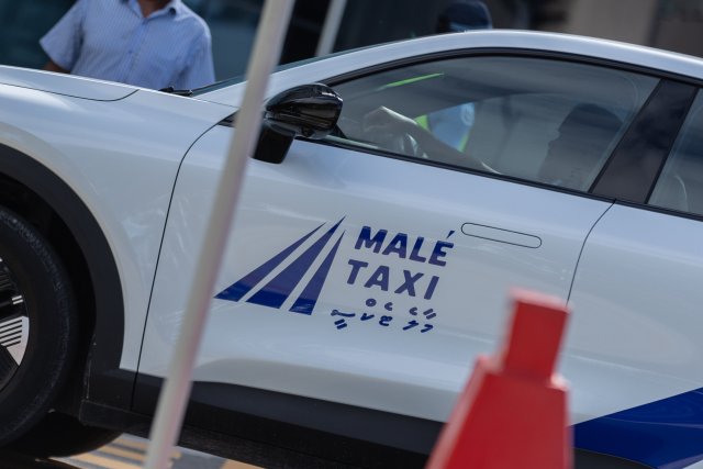 Male Taxi eh holhidhandiakah erumun driver ge licence hifahattaifi
