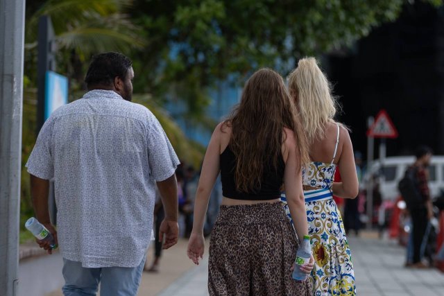Nivaakan kudakoh hedhun alhaigen ulhey bidheyseennah fiyavalhu alhaane kamuge inzaaru