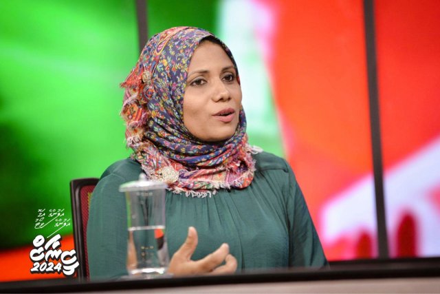 Adam Shareef ge anbikanbalun Zeenaz ah state minister kan dheefi