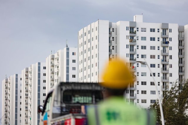 Amaan udhares tower ge 3 vana fangifilaa in 16 aharuge kujjaku vettijje