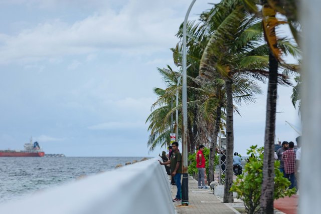 Midhiya 24 gaidi iru therey male aai hulhule ah 90 mililiter ah vaarey vehijje