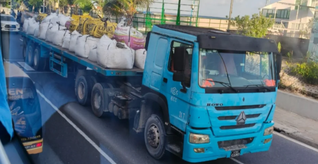 Accident vi meeha niyaavee Trailer lorry ehga dhashuvegen