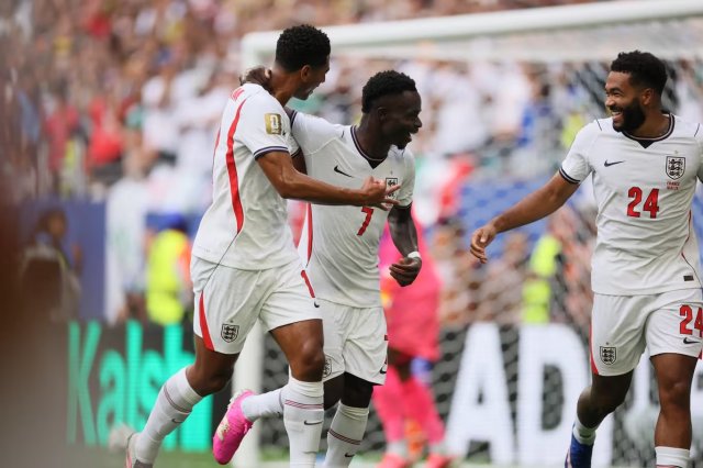 Saka ge hat-trick aa eku France balikoh England ah 3 vana