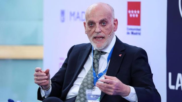 Spain ge Football league ge Raees ge faadukiyun Infantino ah