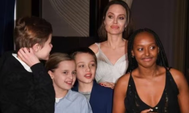 Angelina ge dharin emeehun ge namun bappa ge nan uni kuraa sababu!