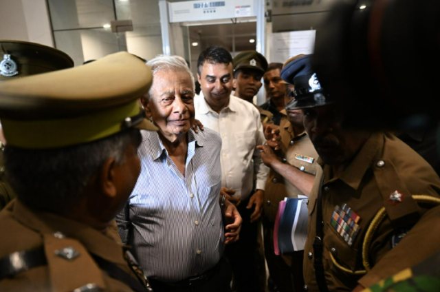 Lanka ge kureege police chief aai defence secretary maran hukum koffi