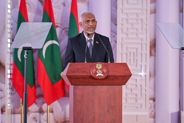 Dheena fushuaraa gaanoonuthah nuhedheygothah majleehah bileh hushalhanee