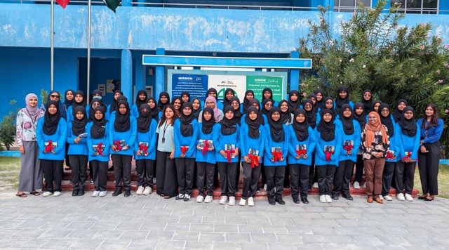 Funadhoo adhi Milandhoo School dharivarunnah BML in ICT session eh baavvaifi