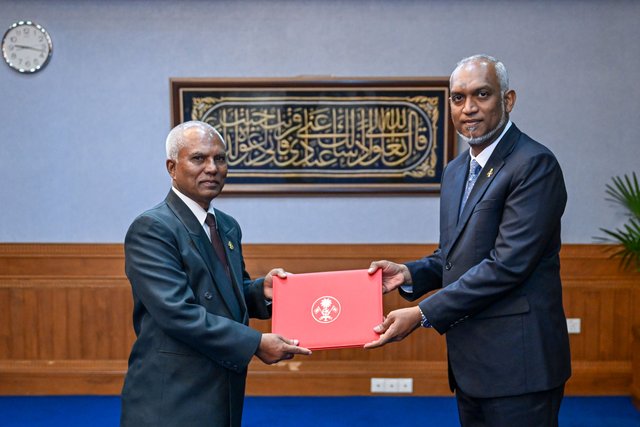 Vazeefaa aa behey traibunal ge member kamah anekkaa ves dhaairaa aa nugulhey beyfulhaku 