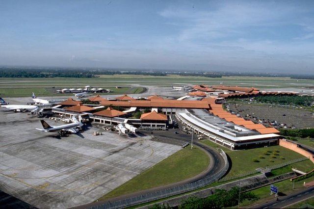 Alifaan farubadha govumaa gulhigen Jakarta airport ge flight thah medhukandaalaifi