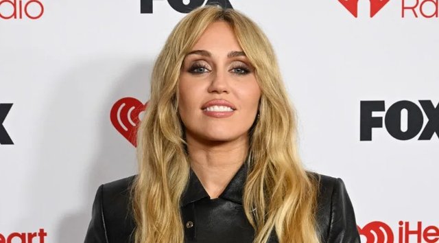 Miley Cyrus concert: Ticket vikkan feshumuge kurin ves 1.5 million ge queue eh!