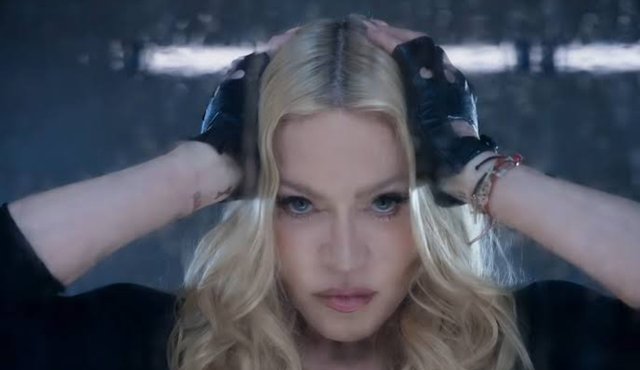 23 aharah fahu MTV VMA awards gai Madonna ge husha'elhumeh!