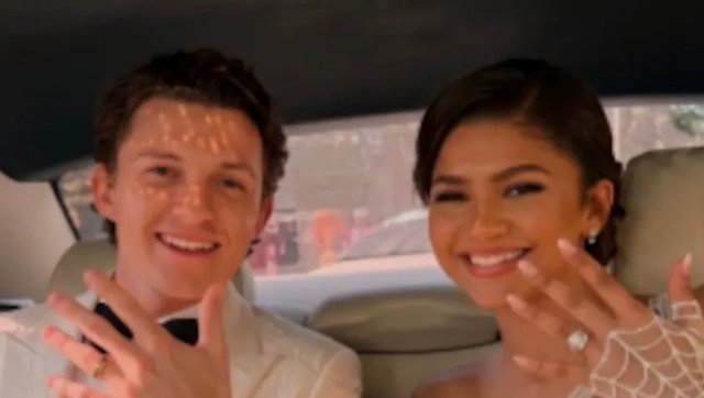 Tom aai Zendaya ge kaiveneege adu thakah enme fahun nimumeh!