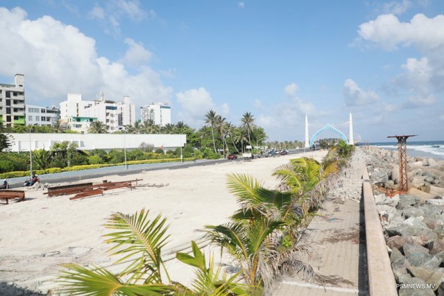 Usfasgandu beyru thoshigandu mathin meehaku vetti gaathakuge thereygai thaashi vejje